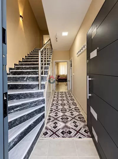 Afyonkarahisar İhsaniye - Gazlıgöl'de Büyük Havuzlu Günlük Kiralık 2+1 Villa