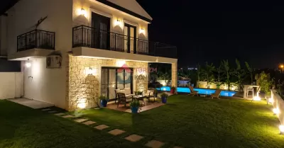 Alaçatıda Kiralık Ultra Lüks Kiralık 3+1 Villa
