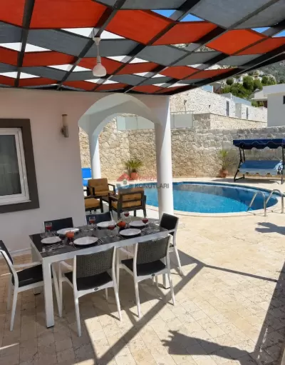 Altalya Kaş - Denize Yürüme Mesafesinde 3+1 Kiralık Villa