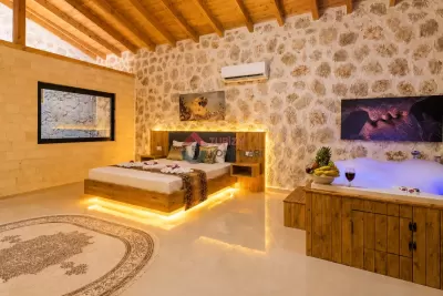 Antalya Kaş - Aile Konaklı Ve Çocuk Havuzlu Lüks Villa