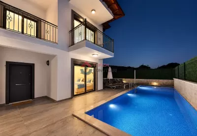 Antalya Kaş'ta 3+1 Havuzlu Jakuzili Villa