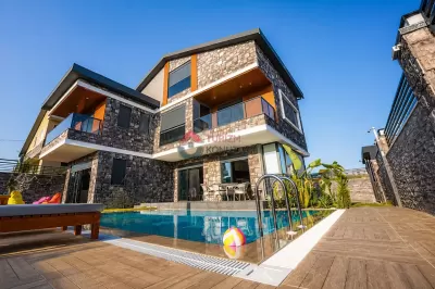 Antalya Manavgat - Denize 500 Metre - Havuzlu - Lüks Günlük Kiralık Villa