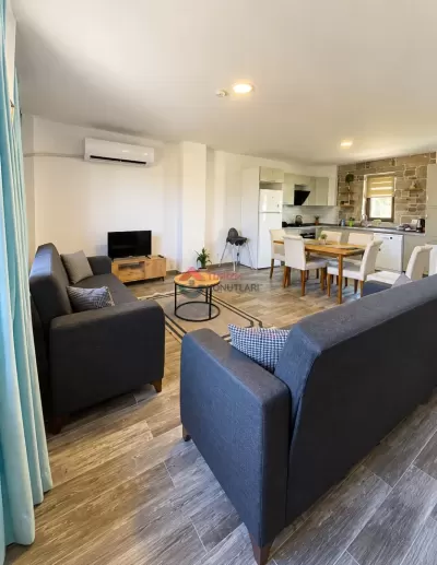 Ayvalık Küçükköy'de Günlük Kiralık Müstakil Bahçeli Taş Villa