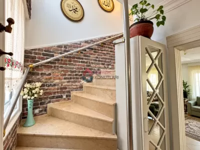 Ayvalık'ta Deniz Manzaralı Lüks Villa