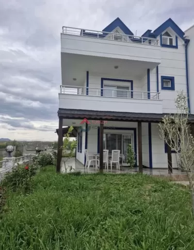 Balıkesir Ayvalık - Altınova'da Denize Sıfır Günlük Kiralık 4+1 Villa