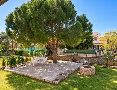Balıkesir Ayvalık Çocuklu Aileler İçin Bahçeli Villa
