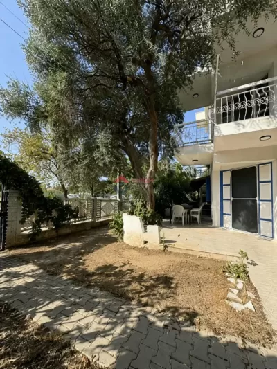 Eski Foca Havuzlu Sitede Kiralik Villa