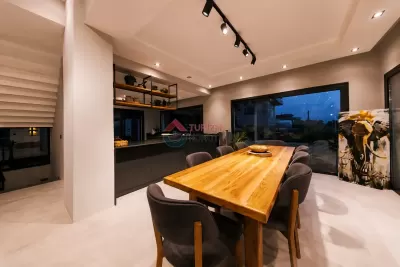 İzmir Çeşme - Batı Manzaralı - Havuzlu - Lüks Günlük Kiralık Villa