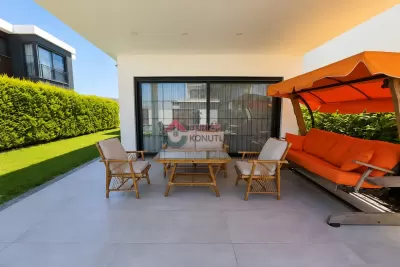 İzmir Çeşme - Deniz Manzaralı - Lüks 4+1 Günlük Kiralık Villa
