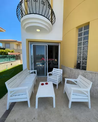 İzmir Çeşme - Havuzlu - 3+1 Günlük Kiralık Müstakil Villa
