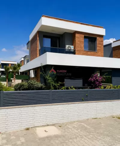 İzmir Çeşme - Havuzlu - Sitede Lüks Günlük Kiralık Villa