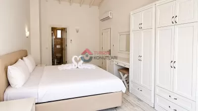 İzmir Çeşme - Merkezde - Havuzlu - Günlük Kiralık Taş Villa