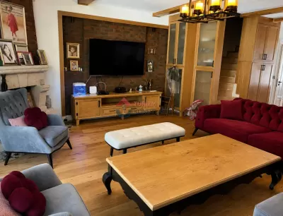 İzmir Çeşme - Merkezde - Havuzlu - Günlük Kiralık Taş Villa
