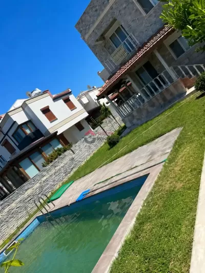 İzmir Çeşme - Özel Havuzlu - Lüks 4+1 Günlük Kiralık Triplex Villa