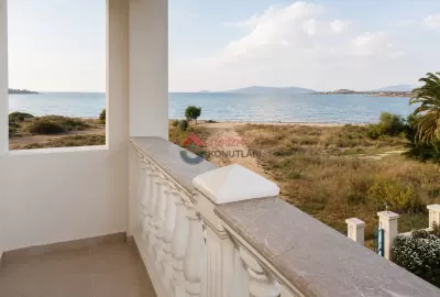 İzmir Çeşme - Özel Plajlı - 5+1 Günlük Kiralık Villa