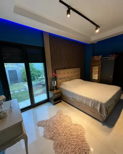 İzmir Foça - Denize 5 Dk - Havuzlu - Bahçeli - Lüks Günlük Kiralık Villa