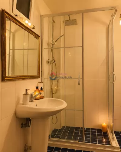 İzmir Foça - Müstakil 2+1 Günlük Kiralık Taş Ev