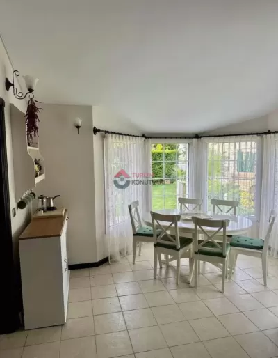 İzmir Foça - Müstakil Havuzlu Villa 3+1