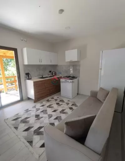 Karaburunda Bahçeli Taş Villa
