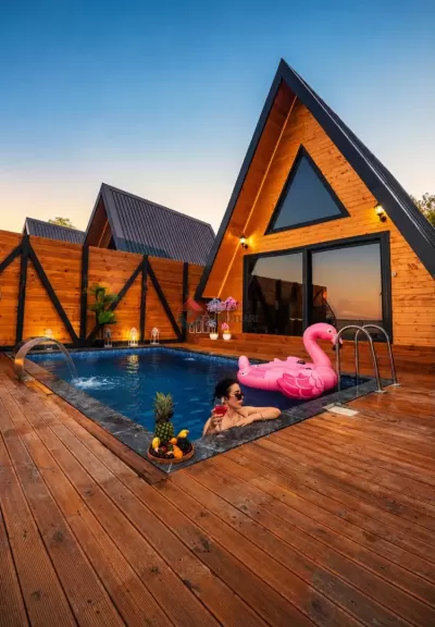 Sapanca Lüks Göl Manzaralı Jakuzili Bungalow