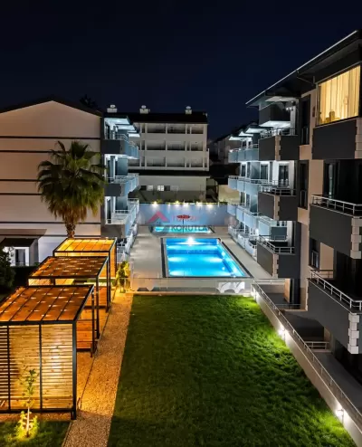 Side Denize Yakın Günlük Kiralık Havuzlu Sitede