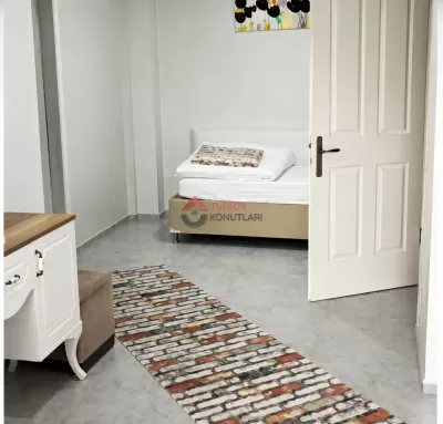 Sığacık Merkezde Denize Yakın Eşyalı Günlük Kiralık 1+1 Daire