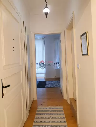 Yenifoça'da Denize 50 Metre 1+1 Kaloriferli Taş Ev
